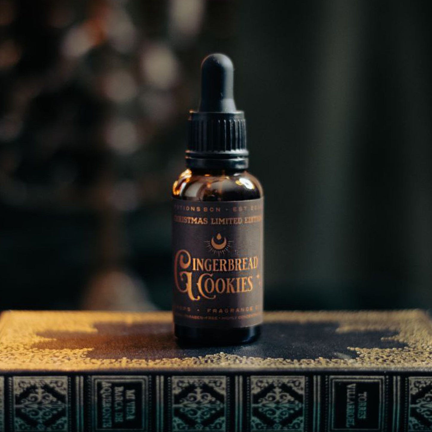 Fragrance Drops Gingerbread Cookies con notas de jengibre, canela y vainilla batida.