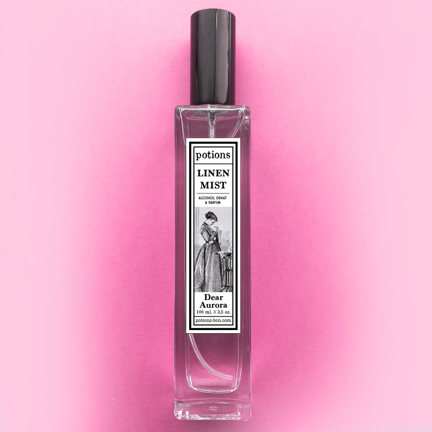 Perfume textil Dear Aurora de Potions BCN en envase de vidrio ámbar de 100 ml.