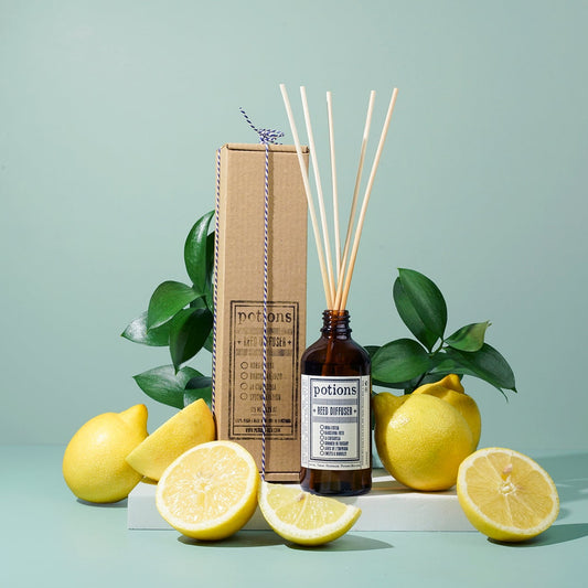 Mikado Aires de l’Empordà de Potions BCN en botella ámbar de 100 ml con palitos de ratán.