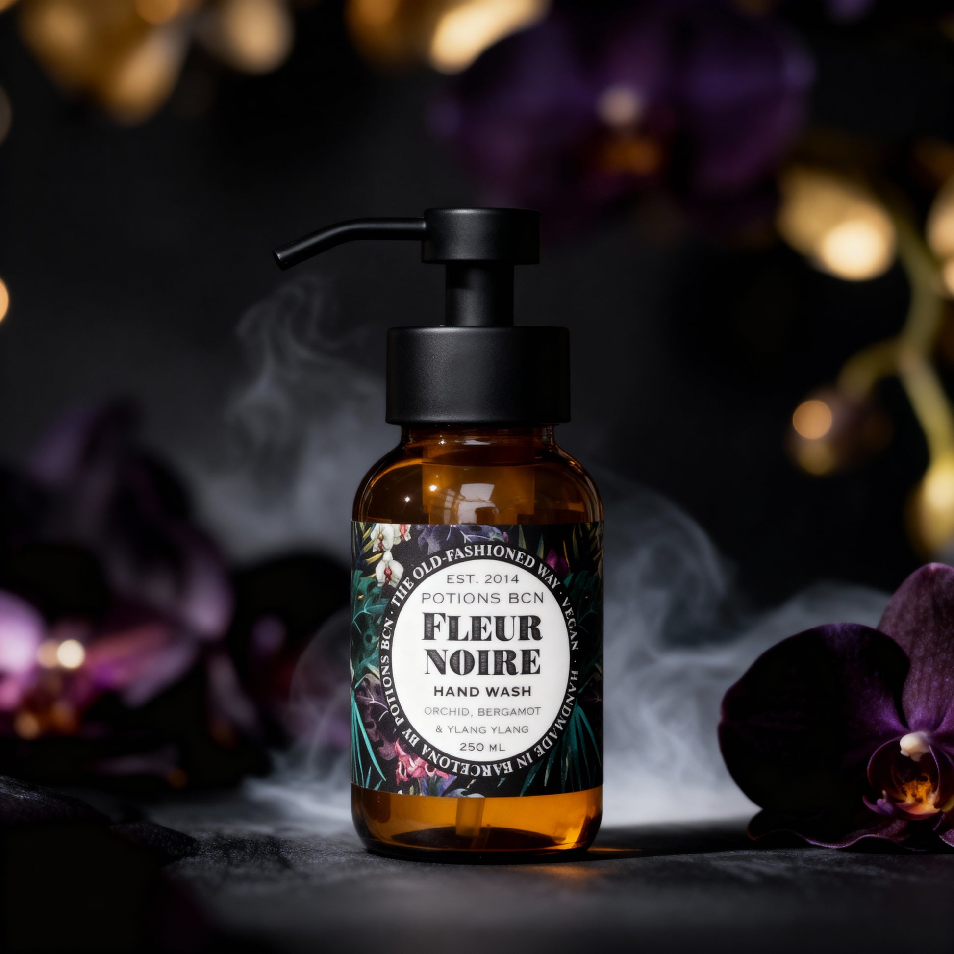 Jabón de manos Fleur Noire de Potions BCN en botella de vidrio de 250 ml.